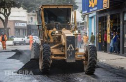 Rua Mauá começa a receber pavimentação em trecho da via